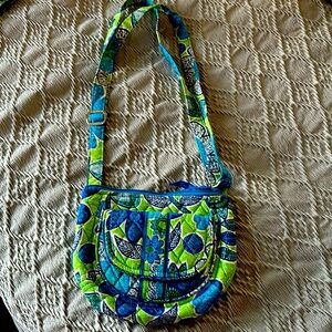 Vera Bradley purse 9” wide 7” high in Daisy Doodle.